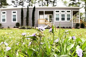Exterior detail - Remarkable Tiny House, Texas Vacations for Families (Willis)