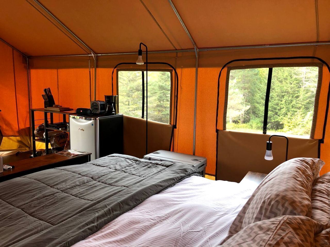 1 bedroom, bed sheets