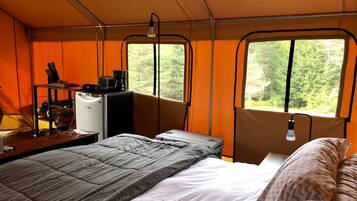 1 bedroom, bed sheets
