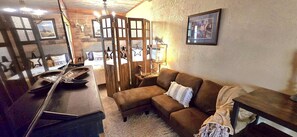 1 bedroom, WiFi, bed sheets - Gorgeous Container for a Romantic Getaway on a Ranch with Incredible Views in Gainesville, Missouri (Gainesville)