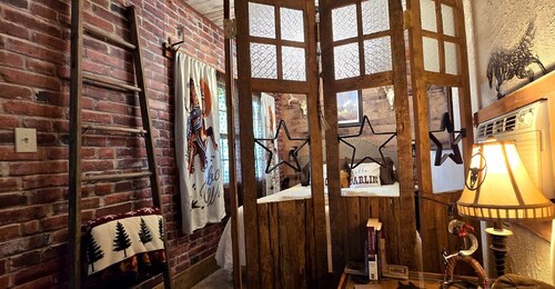 Gorgeous Container for a Romantic Getaway on a Ranch with Incredible Views in Gainesville, Missouri