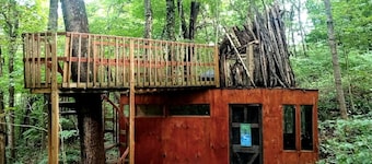 Off-Grid Huts Surrounded by Nature in Indiana