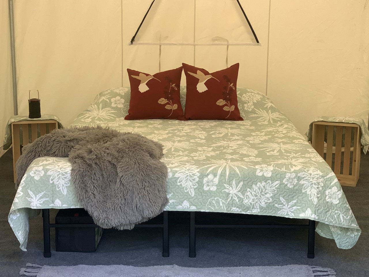 1 bedroom, bed sheets