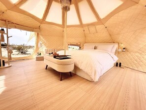 1 bedroom, WiFi, bed sheets - Gorgeous Yurt with Tank Pool, Fire Pit and Barbecue in Wonder Valley, California (Wonder Valley)