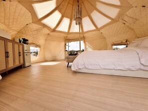 1 bedroom, WiFi, bed sheets - Gorgeous Yurt with Tank Pool, Fire Pit and Barbecue in Wonder Valley, California (Wonder Valley)