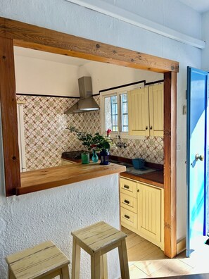 Mikrowelle, Herdplatte, Geschirrspüler