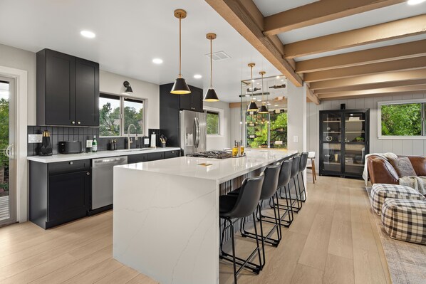Fridge, microwave, oven, stovetop - Cabin 265 — Summer Discounts - Book Now (Sedona)