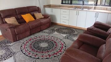 House, 2 Bedrooms, Patio, Garden View | Living area