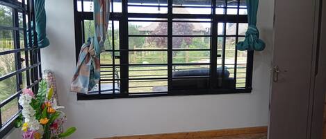 House, 2 Bedrooms, Patio, Garden View | Iron/ironing board, free WiFi