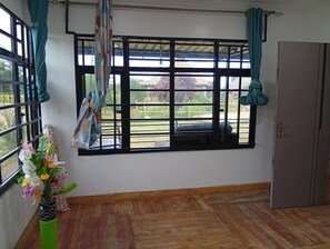 Huis, 2 slaapkamers, terras, uitzicht op tuin | Een strijkplank/strijkijzer, gratis wifi