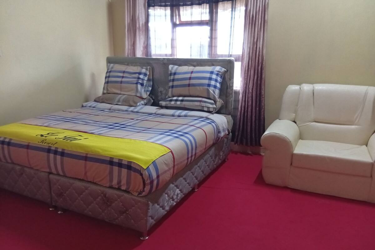Cottage, 1 Queen Bed, Patio | Iron/ironing board (on request), WiFi (free)