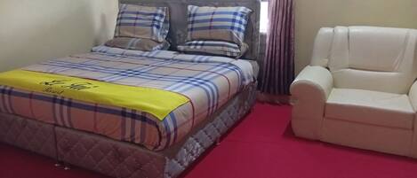 Casa de campo, 1 cama Queen, varanda | Ferros/tábuas de passar roupa, Wi-Fi de cortesia