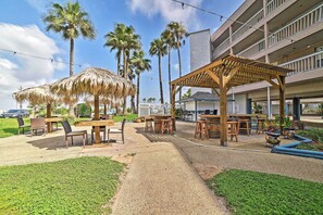 Outdoor dining - Ocean-View Balcony! North Beach 2nd-Floor Unit (Corpus Christi)