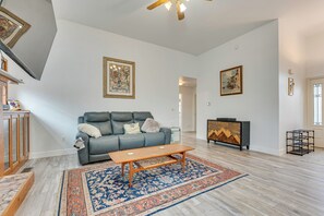 TV, fireplace - 4 Mi to TPC Colorado: Dog-Friendly Gem in Berthoud (Berthoud)