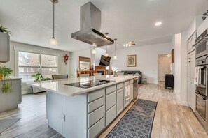 Fridge, microwave, stovetop, dishwasher