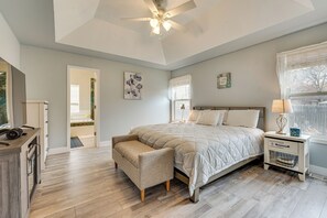 Iron/ironing board, internet, bed sheets - 4 Mi to TPC Colorado: Dog-Friendly Gem in Berthoud (Berthoud)