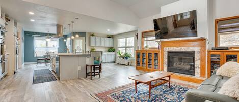 Televisión y chimenea