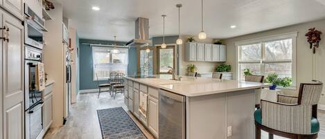 Kühlschrank, Mikrowelle, Herdplatte, Geschirrspüler