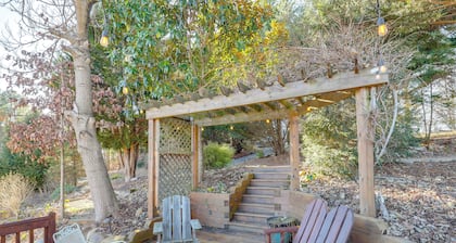 Covered Deck & Fire Pit: Weaverville Getaway!