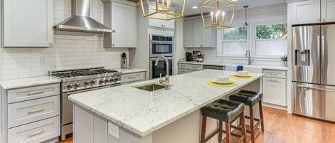 Dishwasher, coffee/tea maker, cookware/dishes/utensils, dining tables