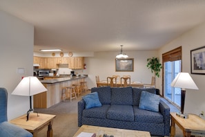 TV, fireplace, books - Hot Tub & Heated Pool! Ski Retreat in Winter Park (Winter Park)