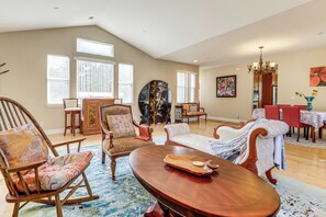 Interior - Extended Wine Country Stay! Cozy Home in Sonoma (Sonoma)