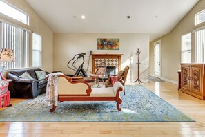 Interior - Extended Wine Country Stay! Cozy Home in Sonoma (Sonoma)