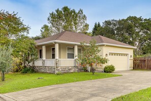Exterior - Extended Wine Country Stay! Cozy Home in Sonoma (Sonoma)