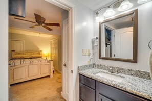 Bathroom - 5 Mi to Ocoee River! Country Getaway on 2+ Acres (Etowah)