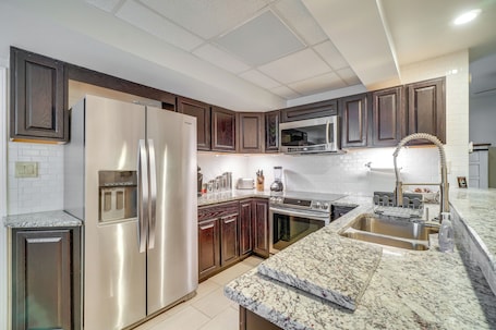 Fridge, microwave, stovetop, coffee/tea maker. Apartment Near Ocoee River & Waterfalls
