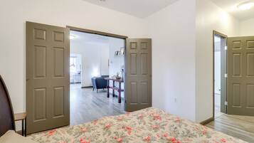 1 bedroom, bed sheets