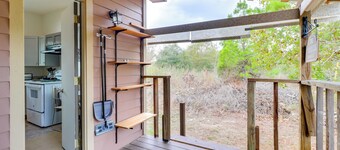 4 Mi to Lake Bastrop: Pet-Friendly Apartment!