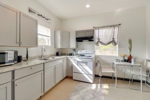 4 Mi to Lake Bastrop: Pet-Friendly Apartment!