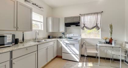 4 Mi to Lake Bastrop: Pet-Friendly Apartment!