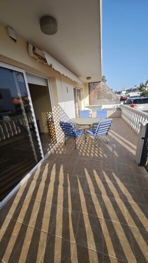Outdoor dining - Nissi 87 Apartment -  Luxcyservices 2 Bedroom (Ayia Napa)