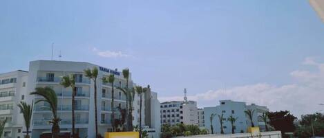 المنطقة المحيطة بالمنشأة