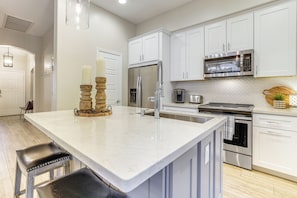 Fridge, microwave, stovetop, dishwasher - < 1 Mi to Golf: Charming Ahwatukee Foothills Villa (Phoenix)