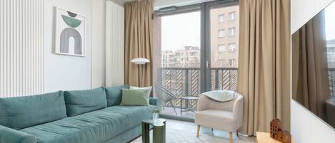 Una televisión, una oficina