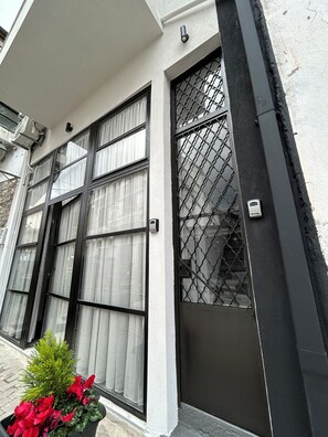Exterior detail - BH1038 - A -Nektar Loft (7H9J+JXC Latsida, Greece)
