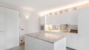 Frigorífic, forn, placa de cuina i rentaplats