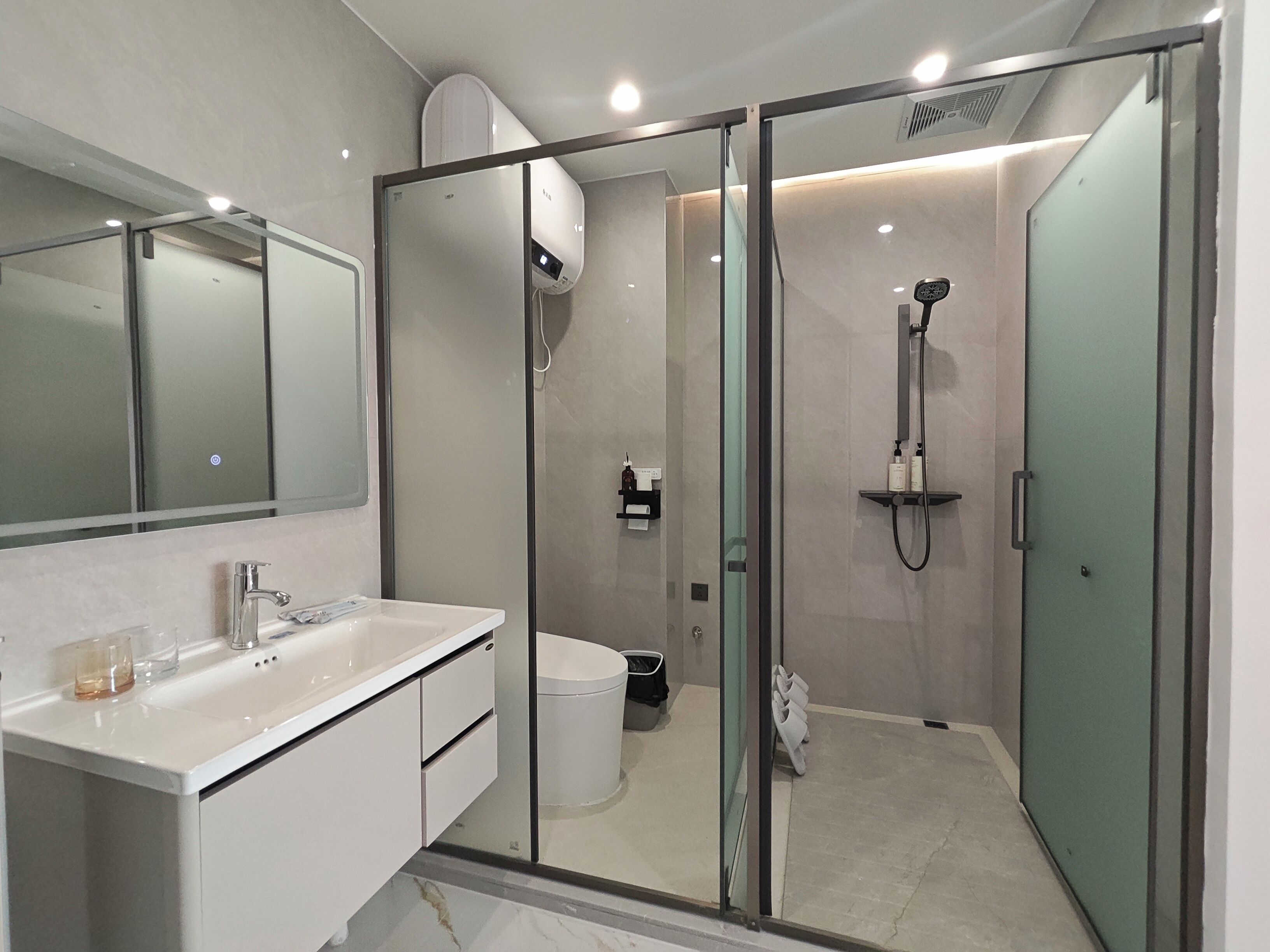 Habitación Deluxe con 2 camas individuales, 2 camas dobles, Servicio de limpieza, vistas a la ciudad | Edredones de plumas, sistema de insonorización, ropa de cama