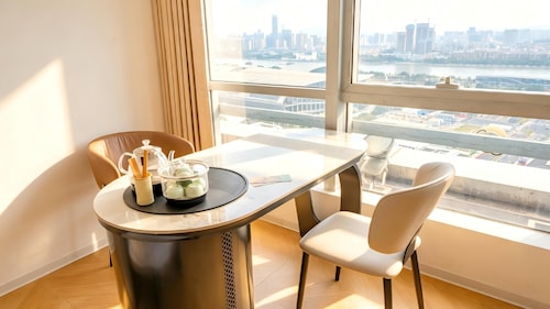 Paxin·High-Altitude City View Apartment (Canton Fair Complex Pazhou Subway Station Branch)