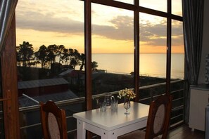 تناول الطعام