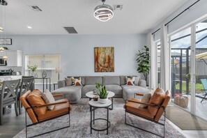 Smart TV, video games, table football, ping pong - Spacious 6-bedroom house with Private Pool/Spa, Game Room, & Resort Perks (Clermont)
