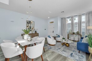 Dining - Spacious 6-bedroom house with Private Pool/Spa, Game Room, & Resort Perks (Clermont)
