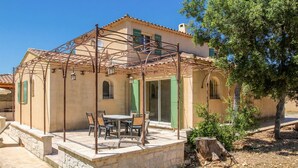 A house with a covered patio, stone steps, and a table with chairs. - Gorgeous home in Saint Didier (Saint Didier)