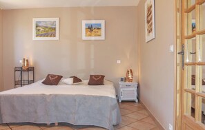 Iron/ironing board, travel crib, free WiFi - Beautiful home in Saint Didier (Saint Didier)
