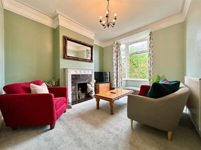  Central to Wellington town, offering charming spacious accommodation