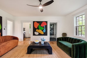 Smart TV, fireplace, table tennis, offices