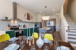 Coffee/tea maker, fridge, microwave, oven - Minutes from DT + Broadway | 4BDR Suite w/ Balcony (Nashville)